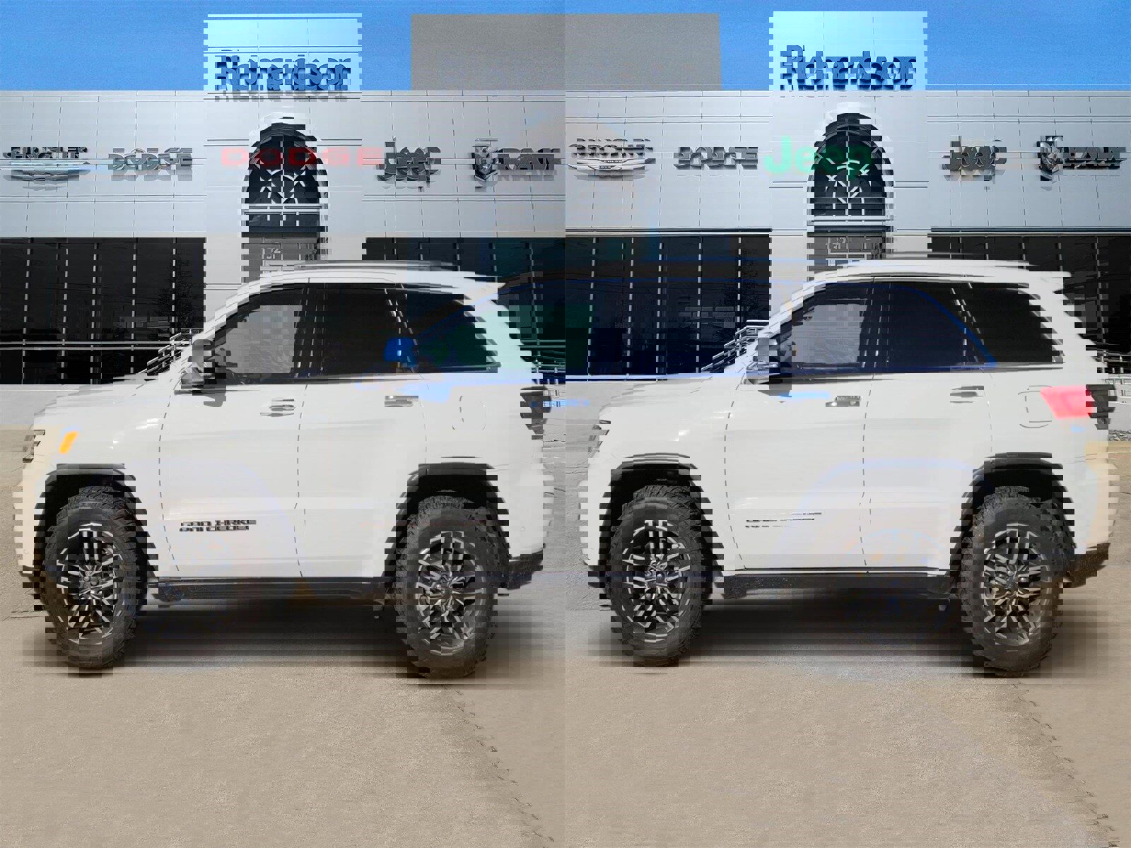 Used 2019 Jeep Grand Cherokee Limited image 3