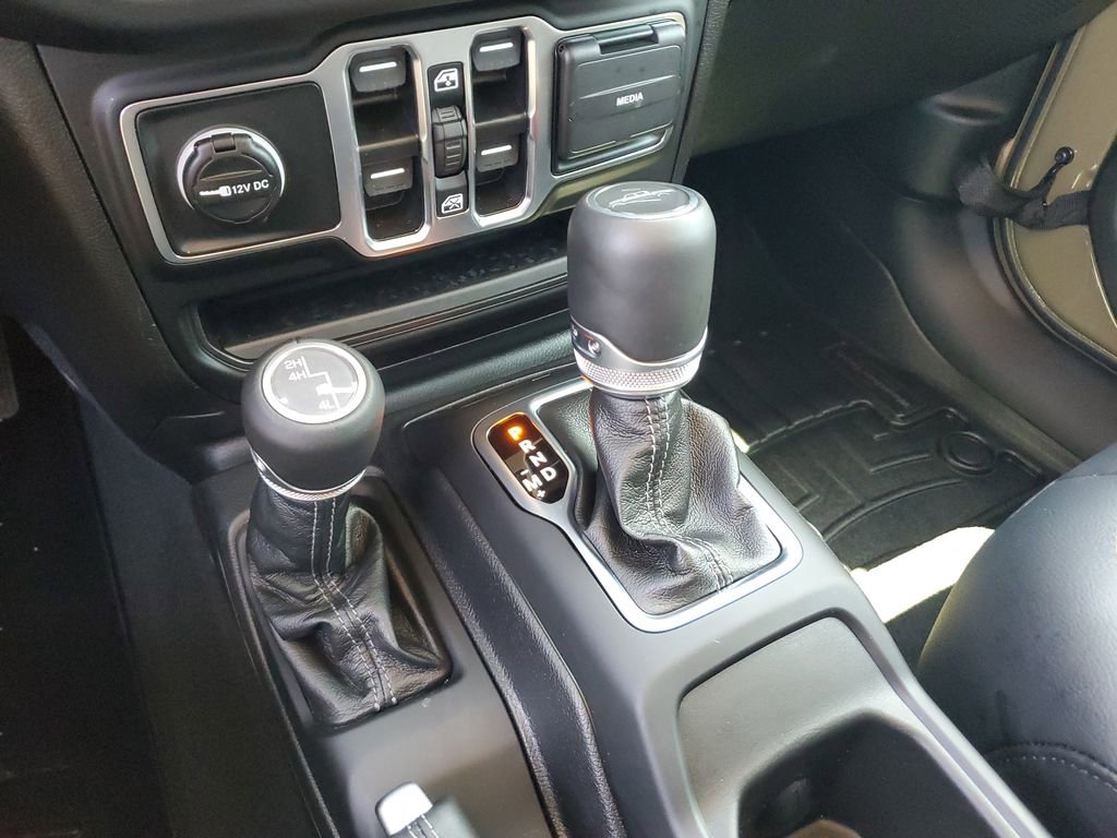 Used 2025 Jeep Gladiator Sport image 18