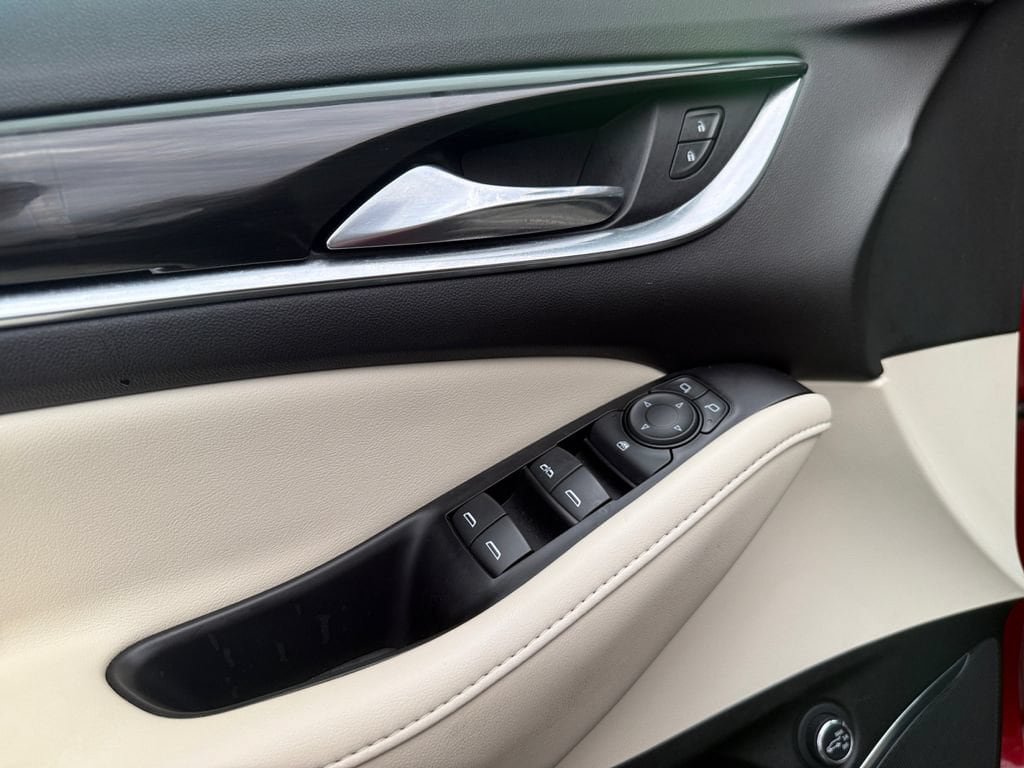 Used 2023 Buick Enclave Essence w/ Experience Buick Package AWD/4WD image 11