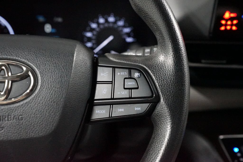 Certified 2023 Toyota Sienna LE FWD image 13