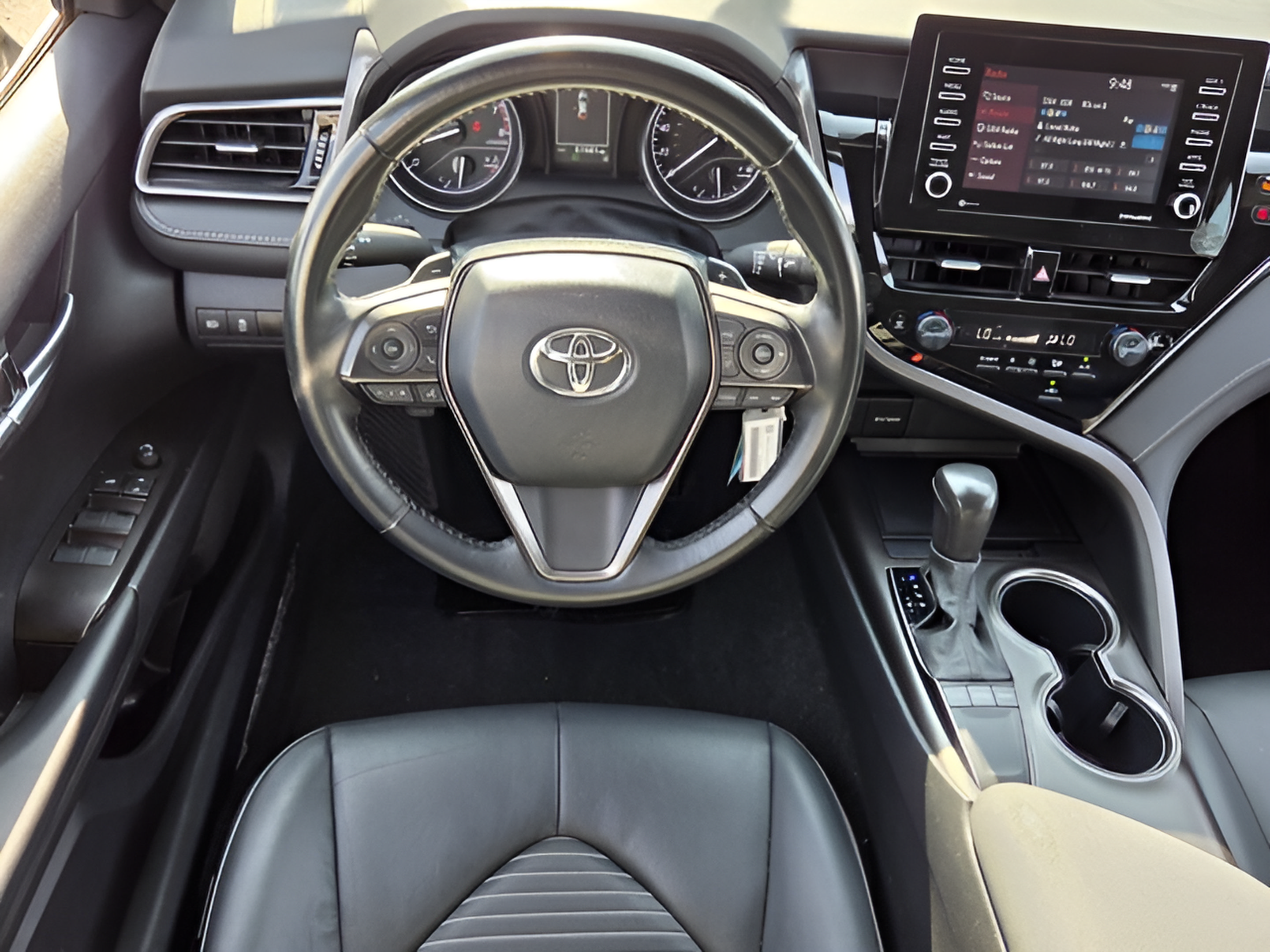 Used 2024 Toyota Camry SE FWD image 11