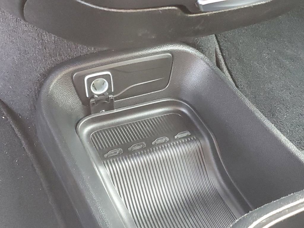 Used 2025 Chrysler Pacifica Select image 22