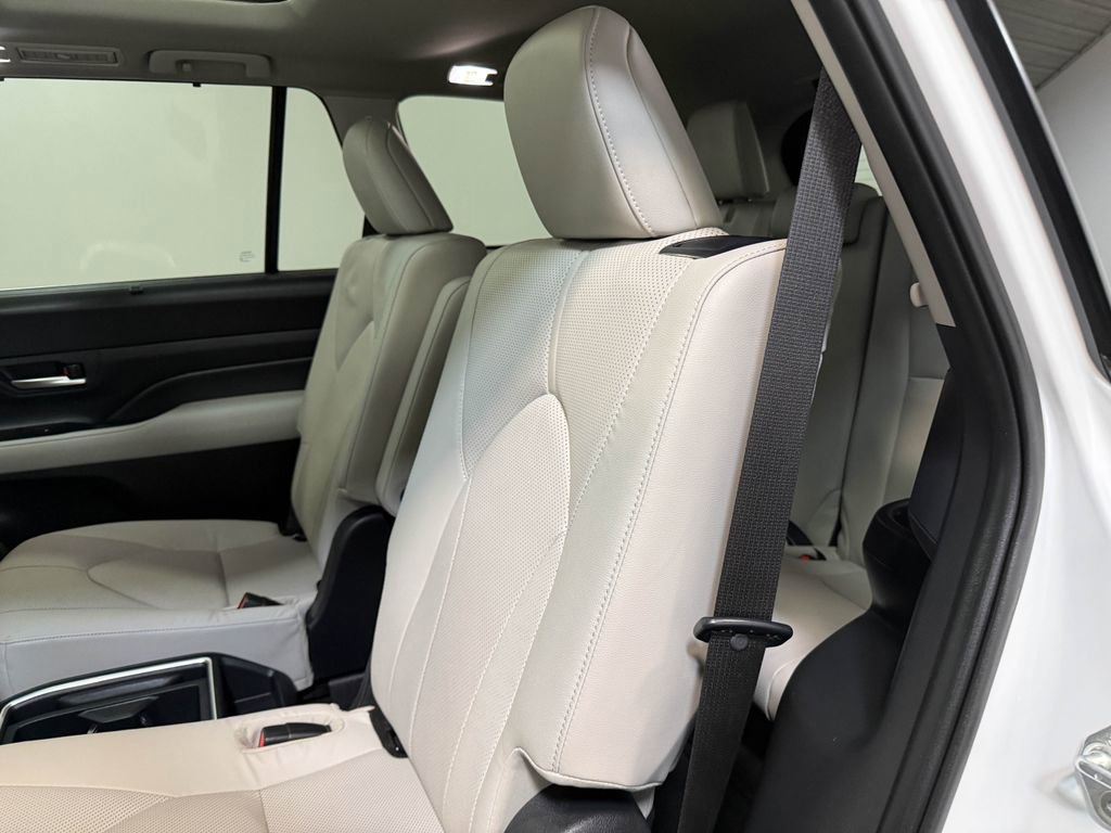 Used 2024 Toyota Grand Highlander AWD image 48