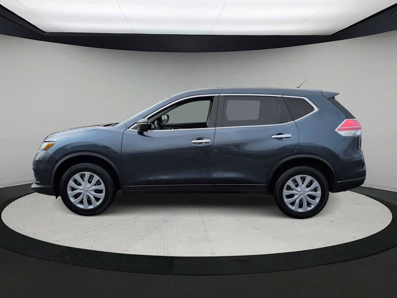 Used 2014 Nissan Rogue S w/ S Family Package image 5