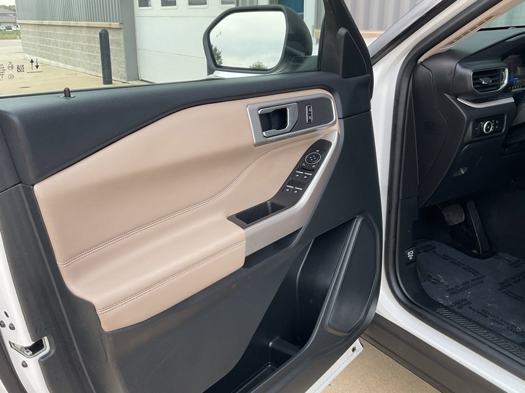 Used 2023 Ford Explorer XLT w/ Equipment Group 202A image 7