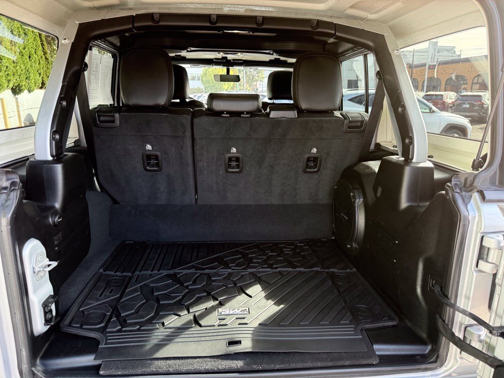 Used 2023 Jeep Wrangler Unlimited Sahara AWD/4WD image 8