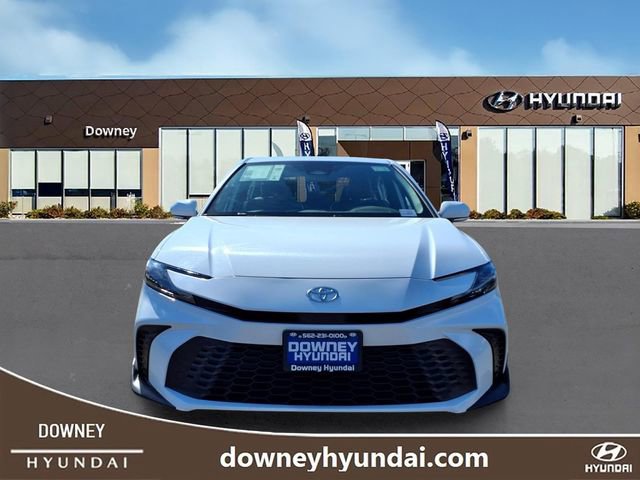 Used 2025 Toyota Camry SE FWD image 2