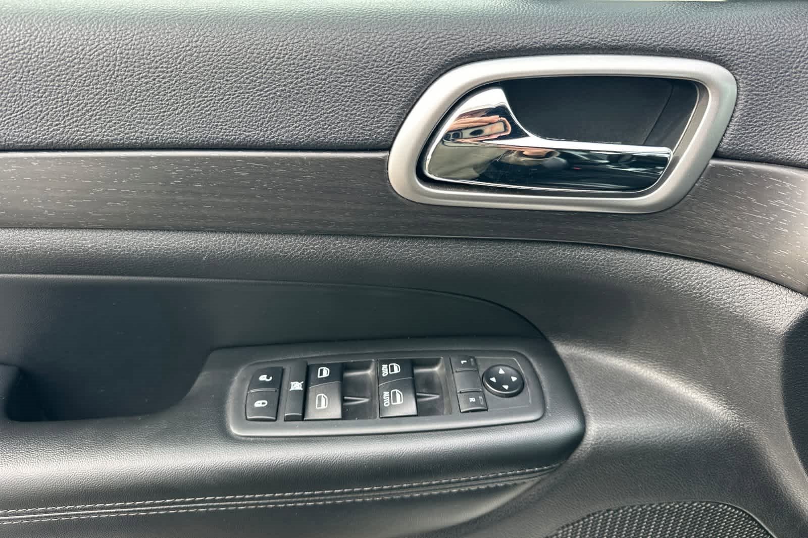 Used 2018 Jeep Grand Cherokee Altitude image 12