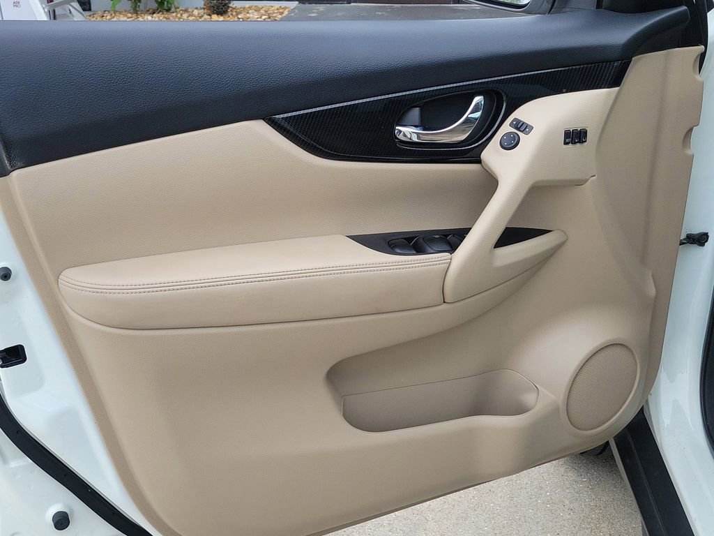 Used 2019 Nissan Rogue SL w/ Premium Package FWD image 26