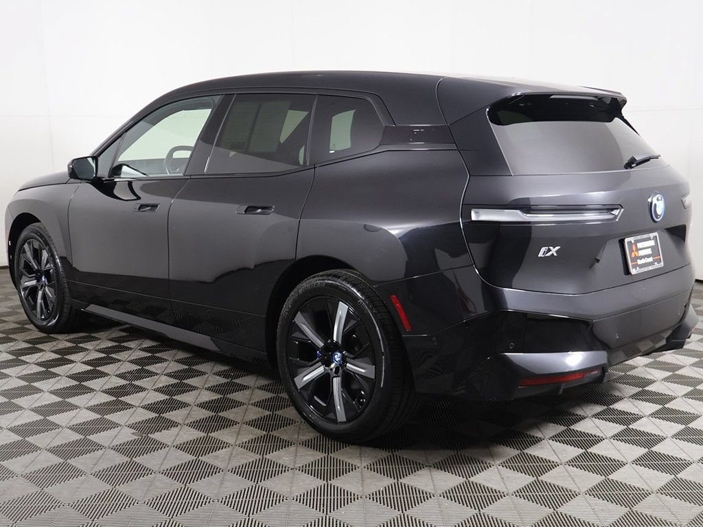 Used 2024 BMW iX xDrive50 w/ Premium Package AWD/4WD image 12