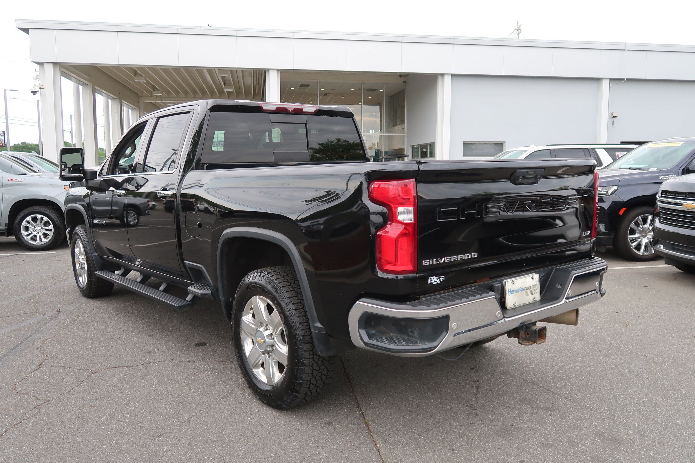 Used 2021 Chevrolet Silverado 2500 LTZ w/ LTZ Plus Package AWD/4WD image 9