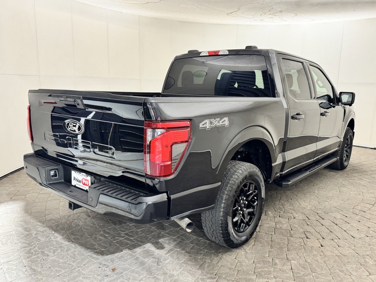 Used 2024 Ford F150 XLT w/ XLT Black Appearance Package image 6