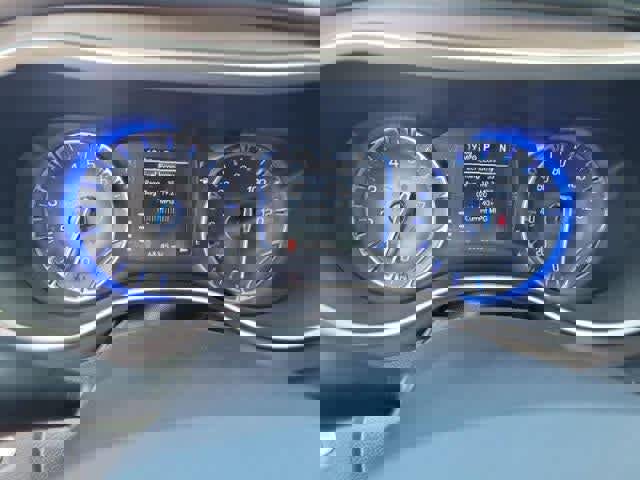 Used 2020 Chrysler Voyager Lxi FWD image 32