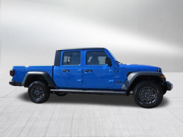 New 2026 Jeep Gladiator Sport AWD/4WD image 2