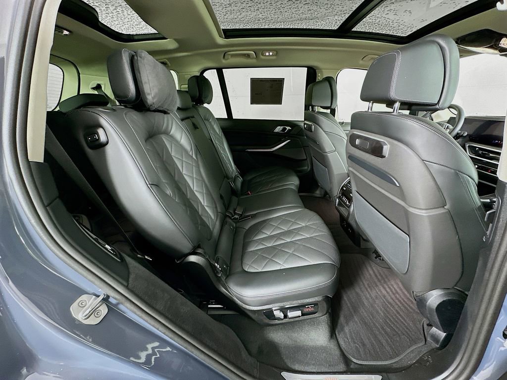 Used 2025 BMW X7 xDrive40i image 36