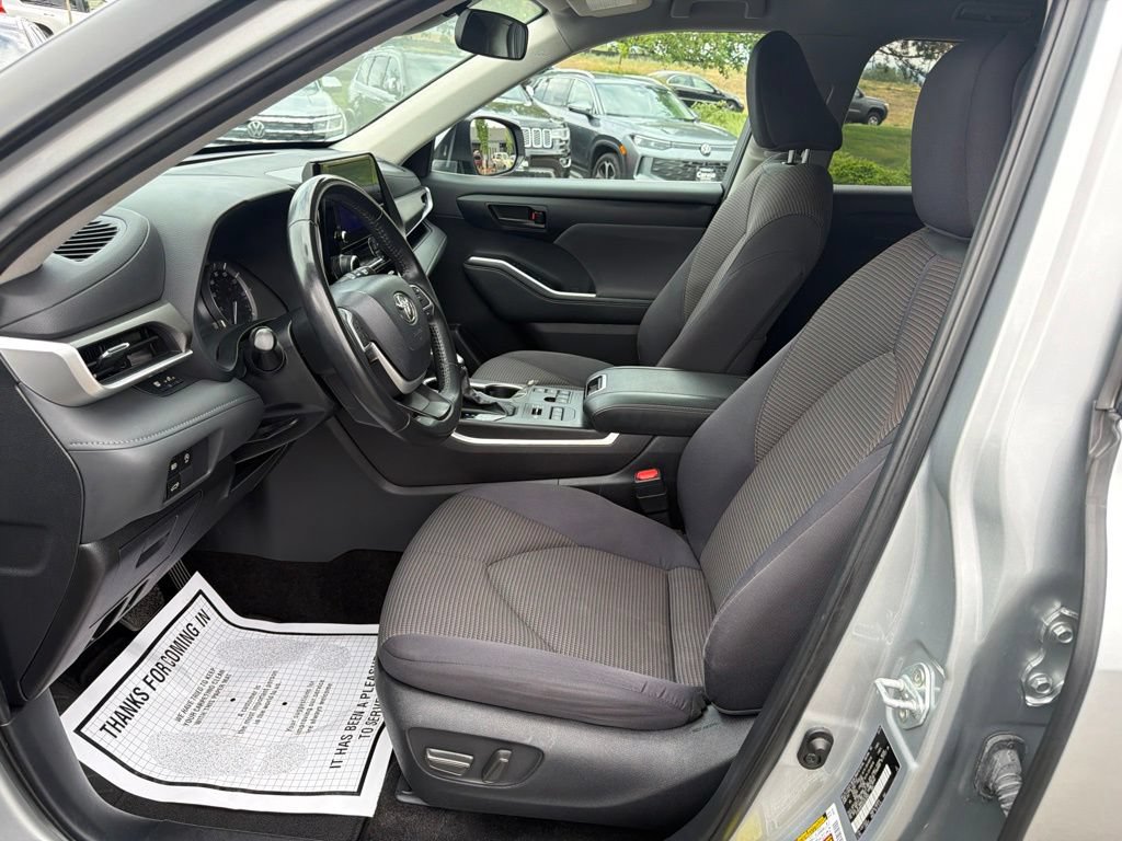 Used 2024 Toyota Highlander LE AWD/4WD image 22
