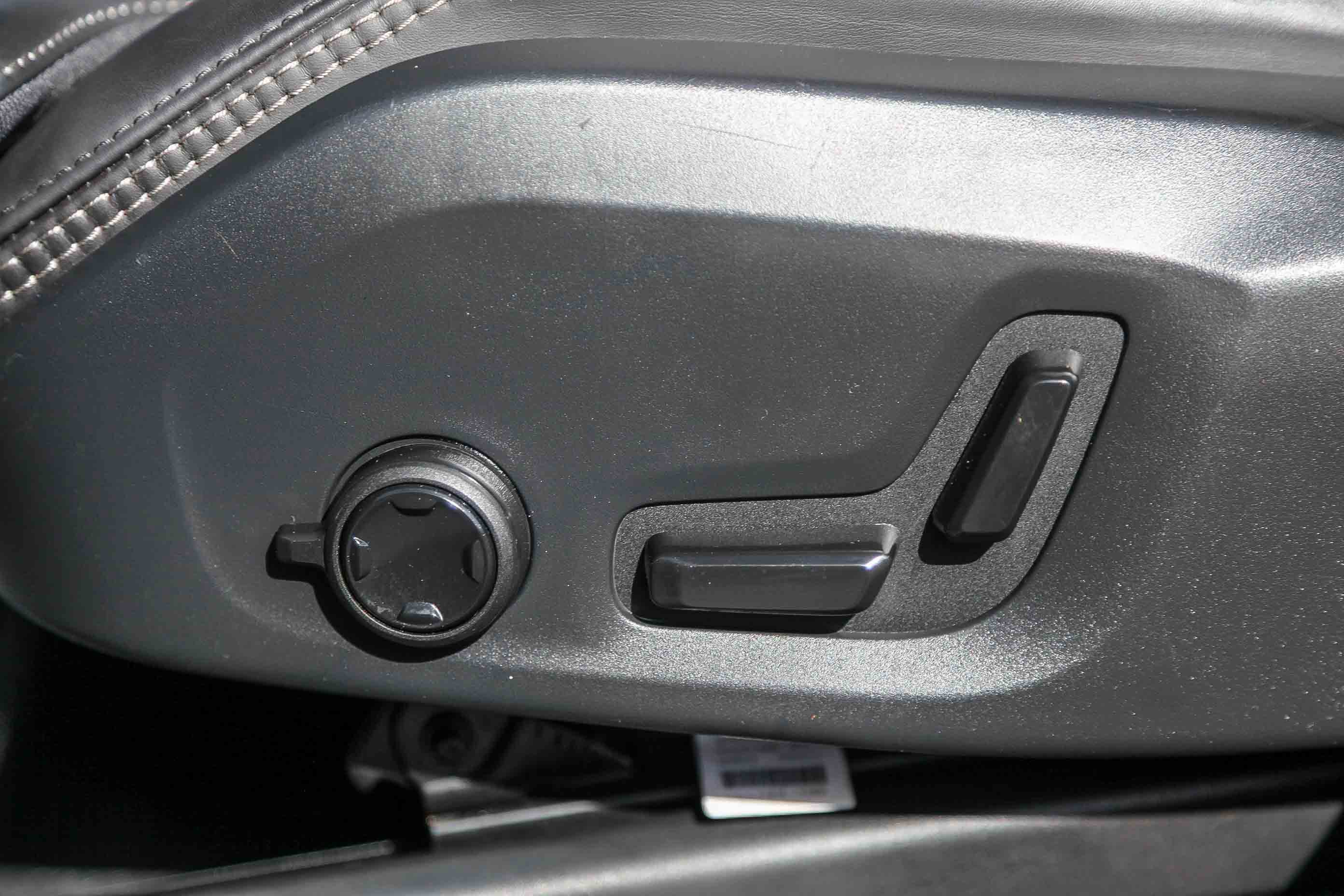 Used 2023 Volvo XC60 T8 Ultimate image 21