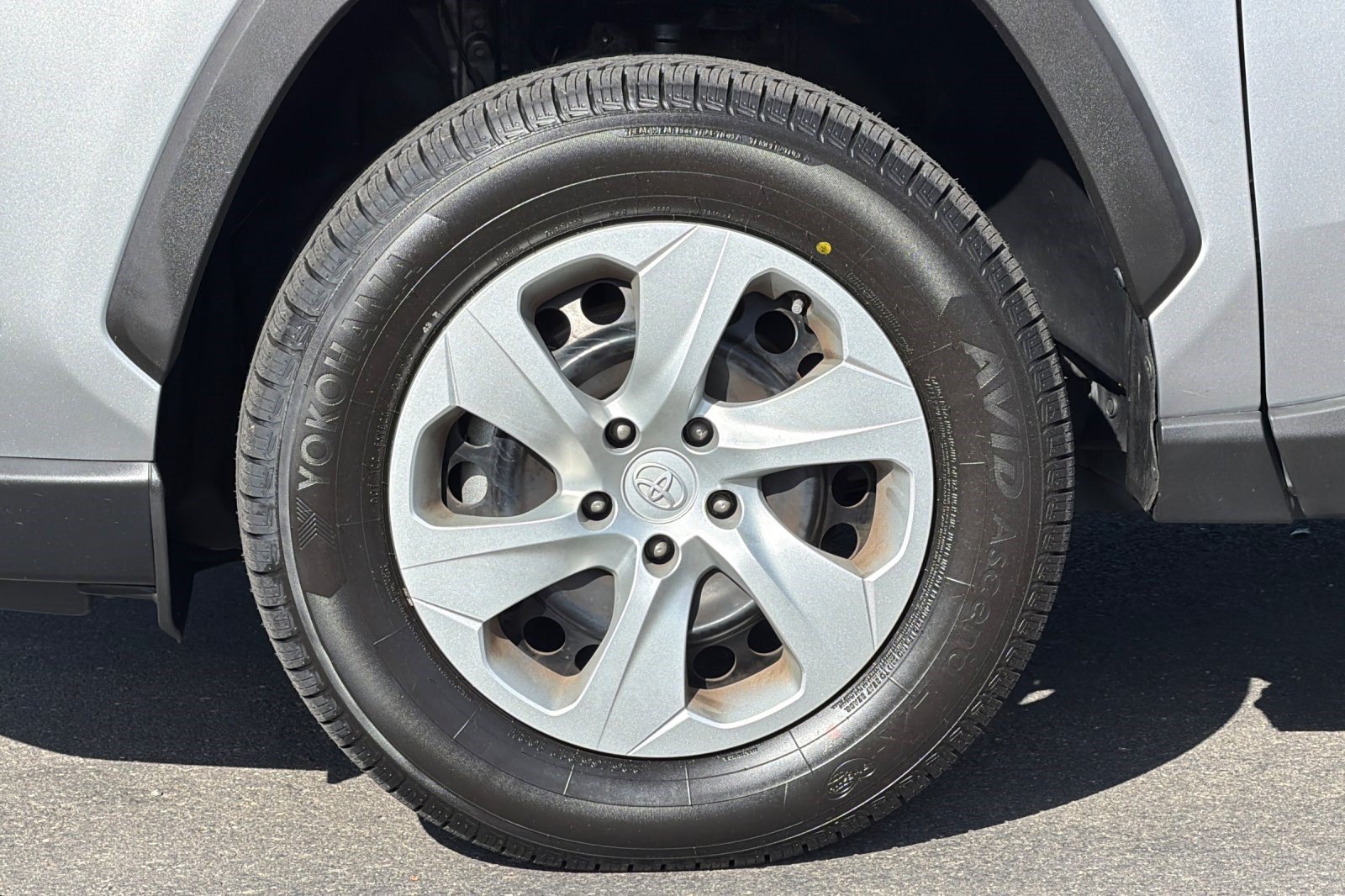Used 2019 Toyota RAV4 LE w/ Carpet Mat Package FWD image 35