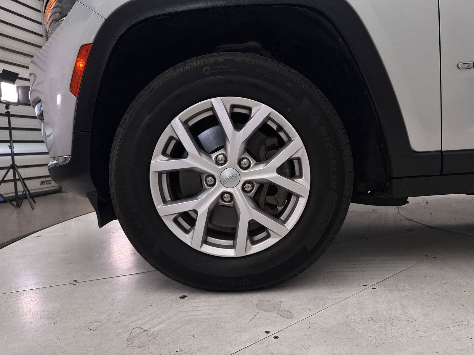 Used 2022 Jeep Grand Cherokee L Limited AWD/4WD image 17