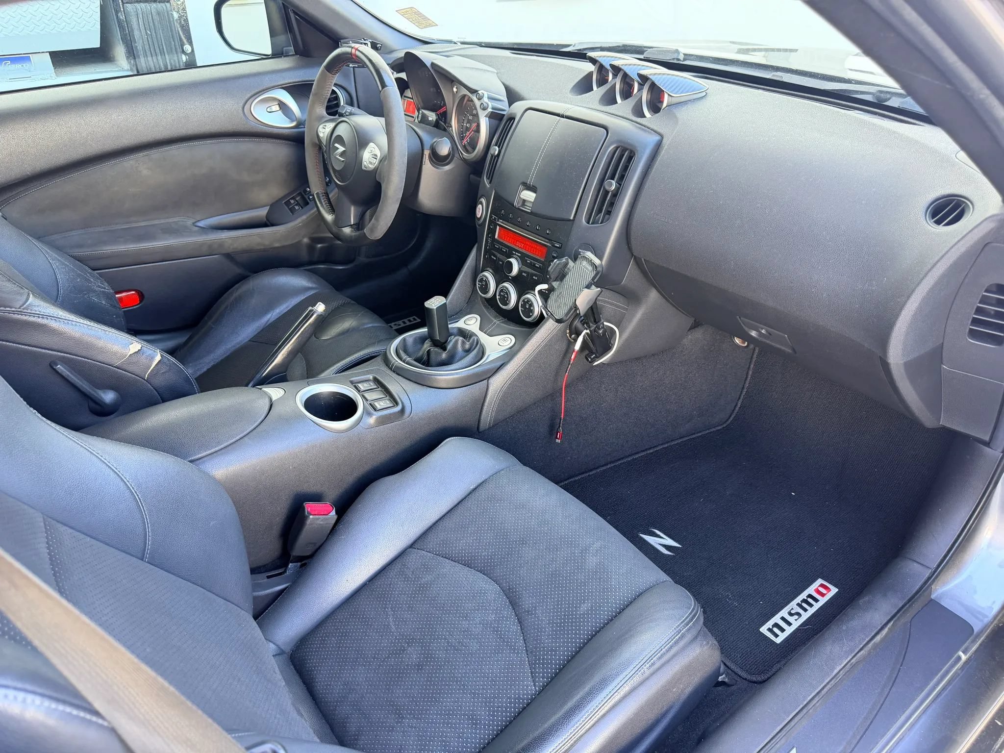 Used 2011 Nissan 370Z Touring w/ Sport Pkg RWD image 12