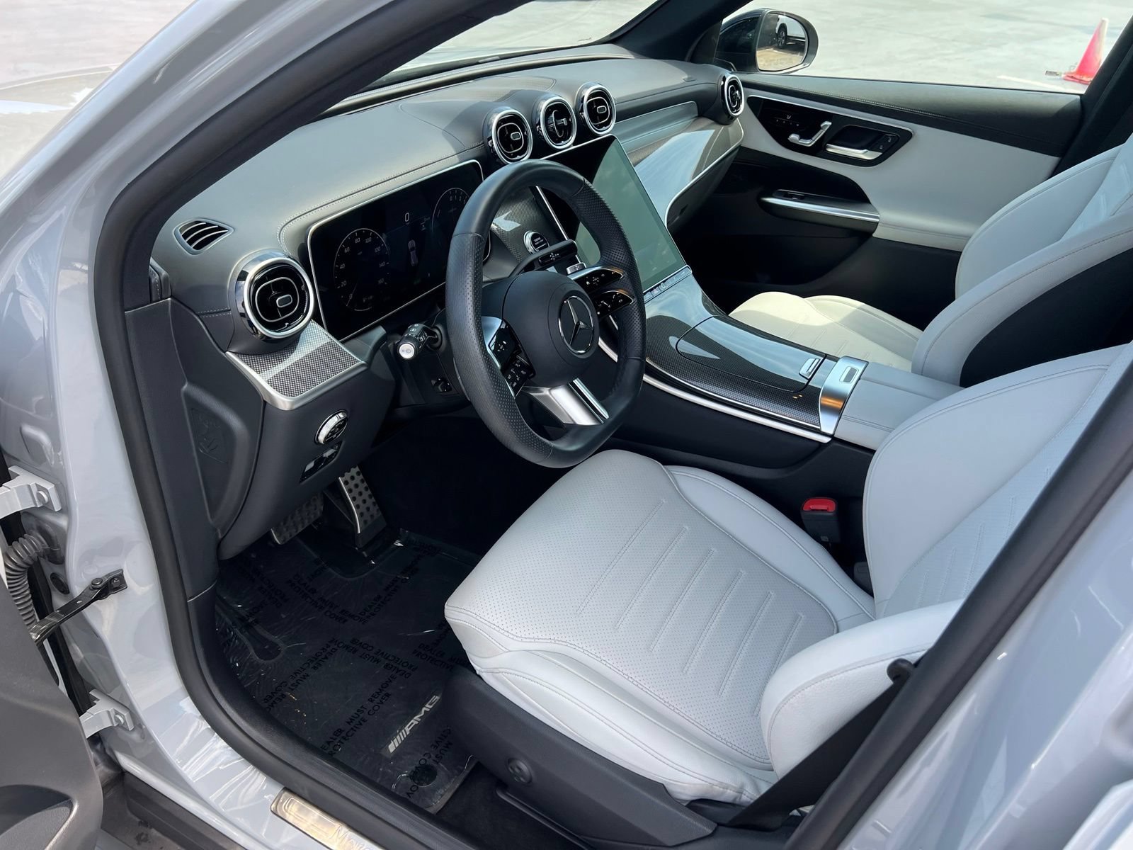Used 2025 Mercedes-Benz GLC 350e 4MATIC w/ AMG Line image 12