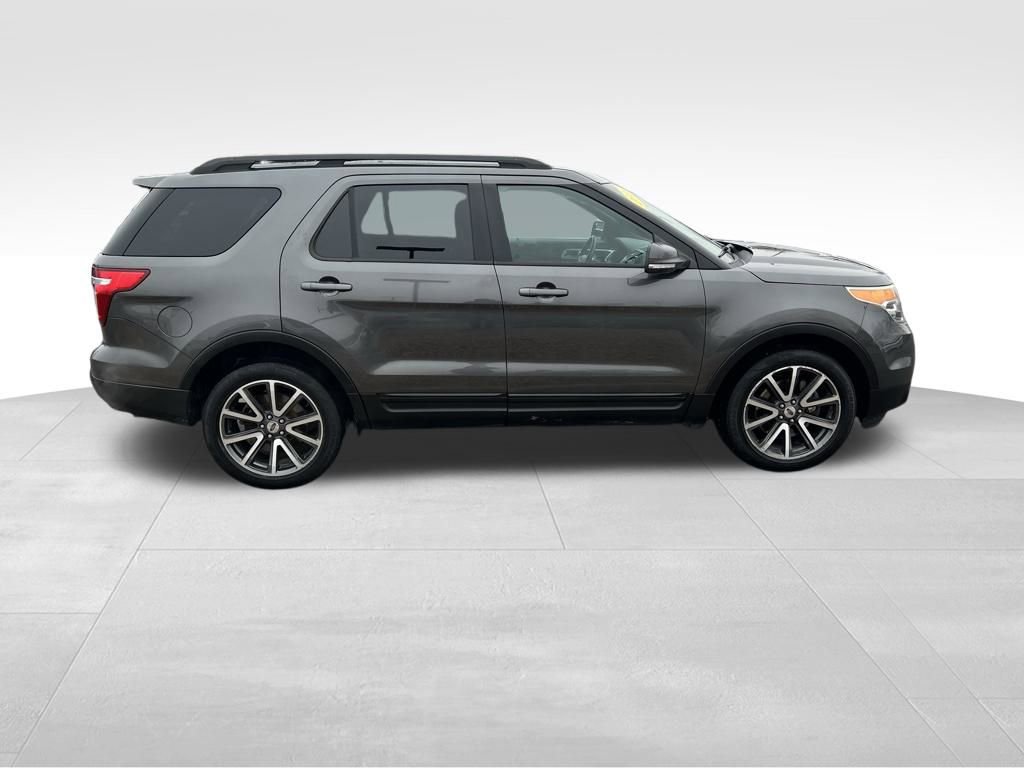 Used 2015 Ford Explorer XLT w/ Equipment Group 202A image 7