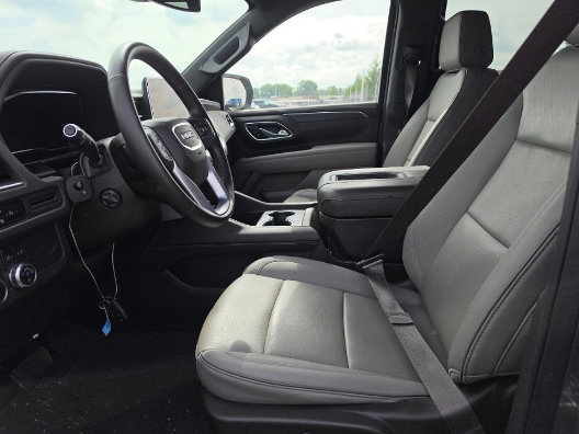 Used 2024 GMC Yukon SLT w/ SLT Luxury Package AWD/4WD image 3