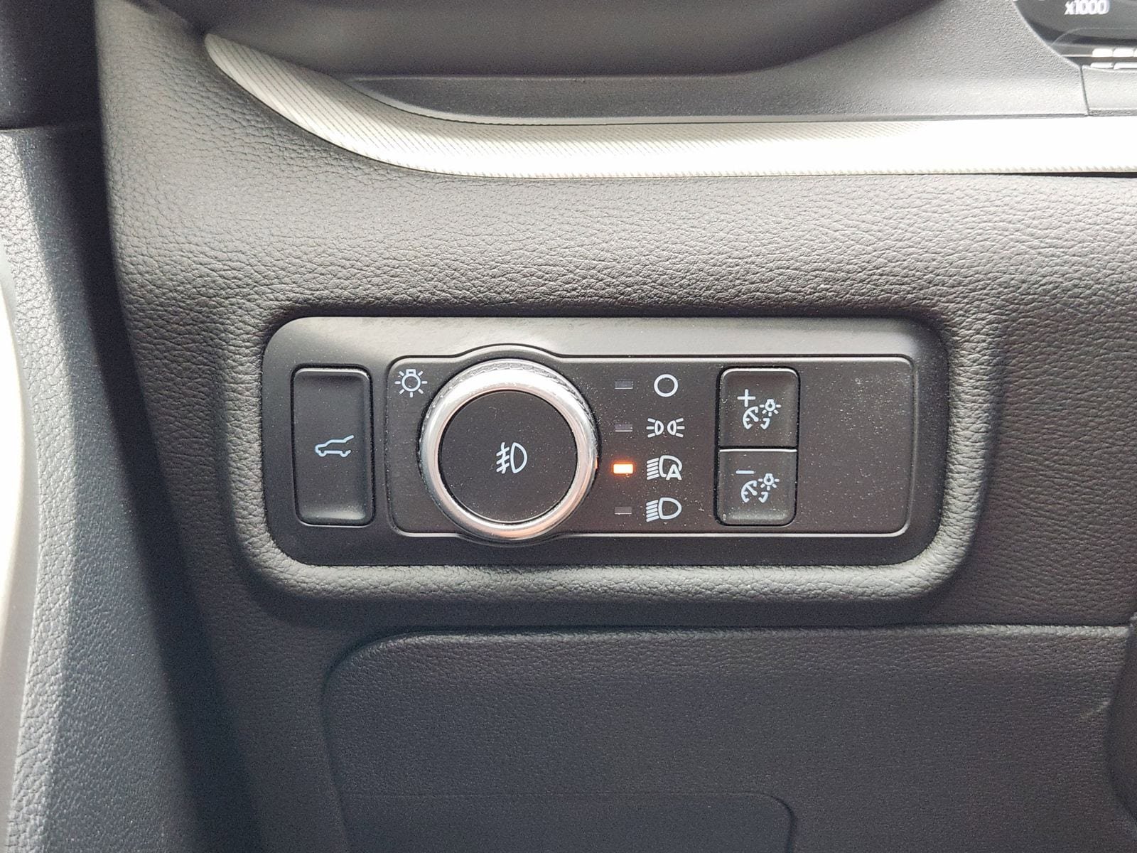 Used 2024 Ford Explorer XLT w/ Equipment Group 202A RWD image 31