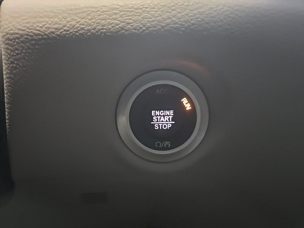 Used 2023 Chrysler Pacifica Touring-L FWD image 27