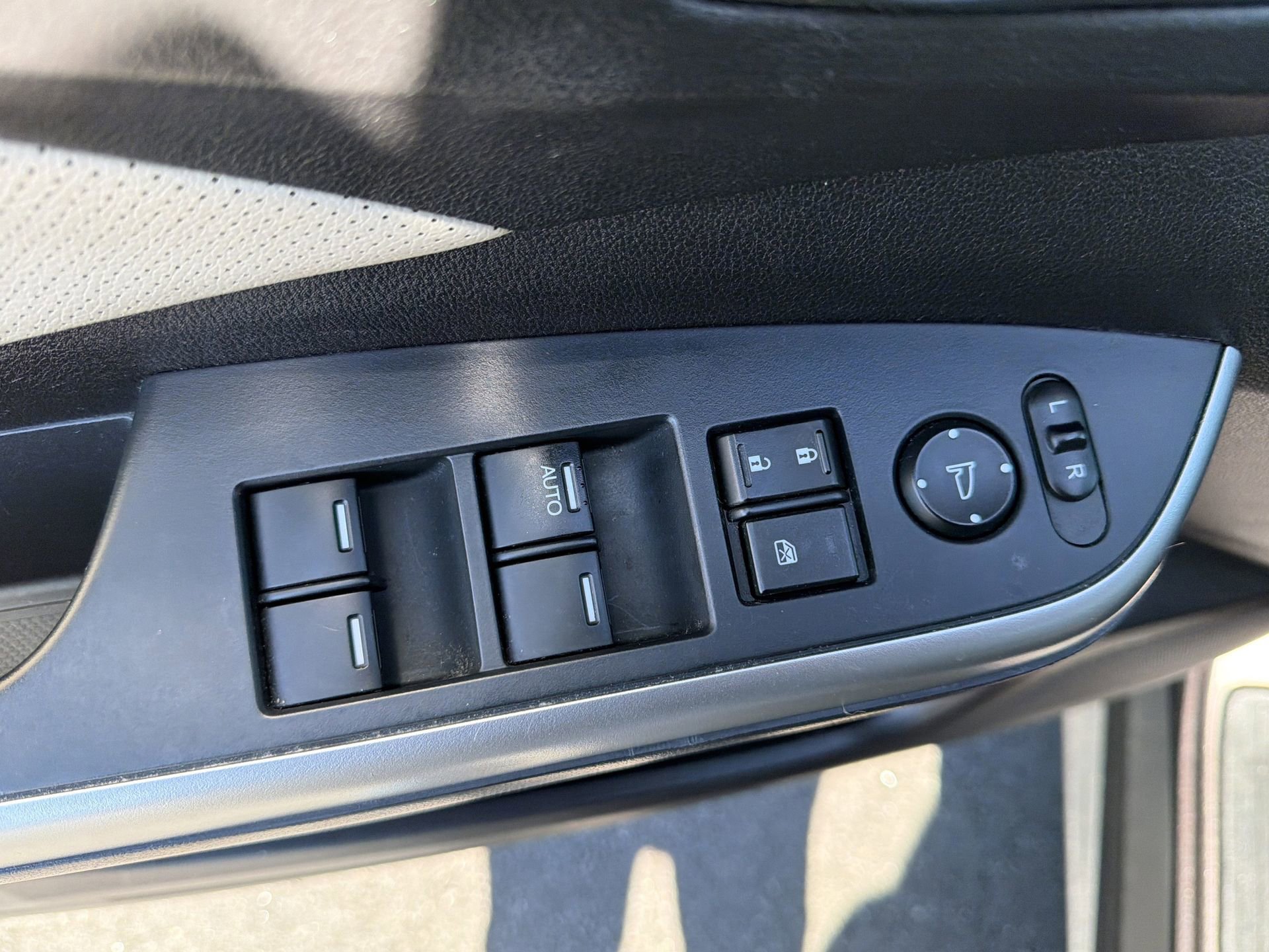 Used 2016 Honda CR-V Touring image 16