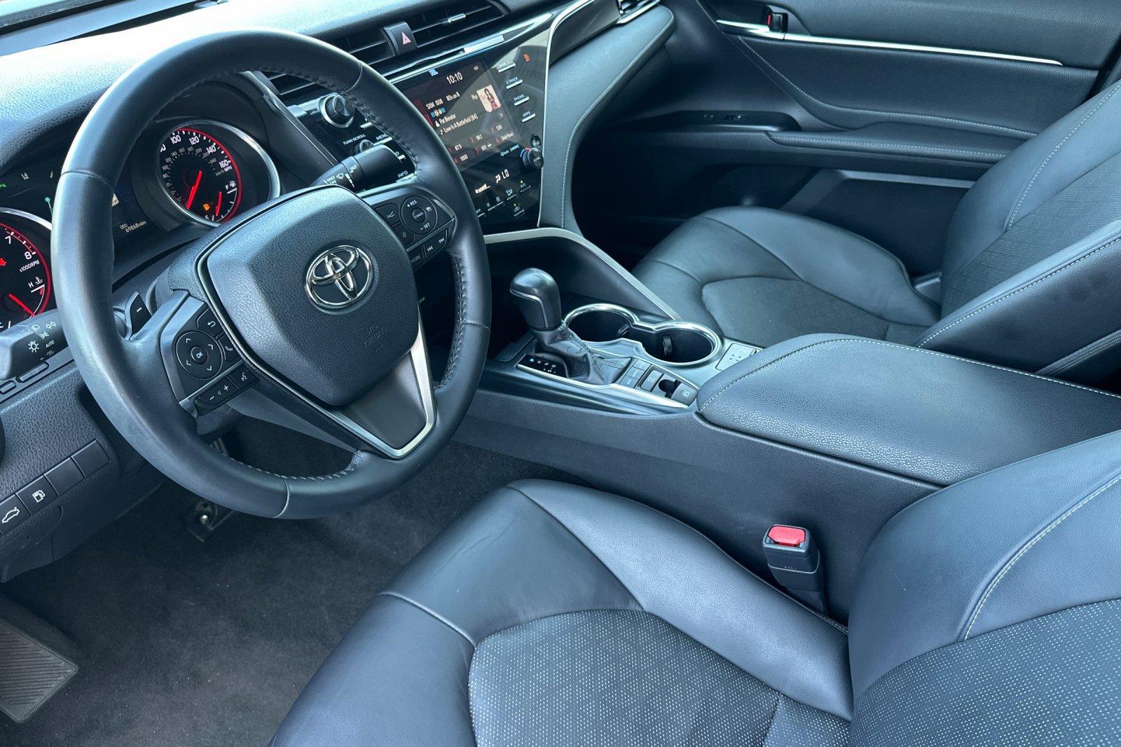 Used 2018 Toyota Camry XSE FWD image 9