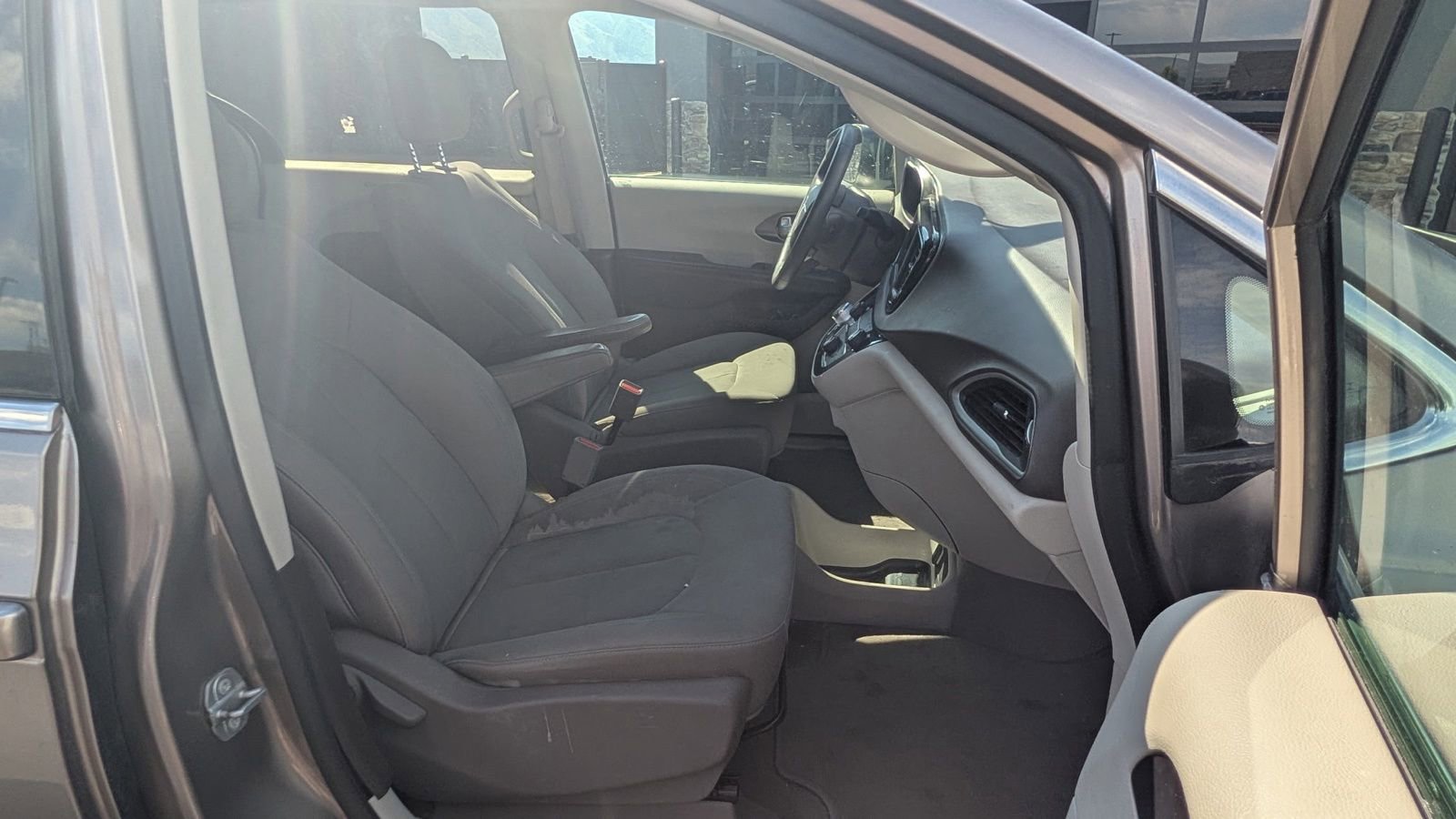 Used 2018 Chrysler Pacifica LX FWD image 11