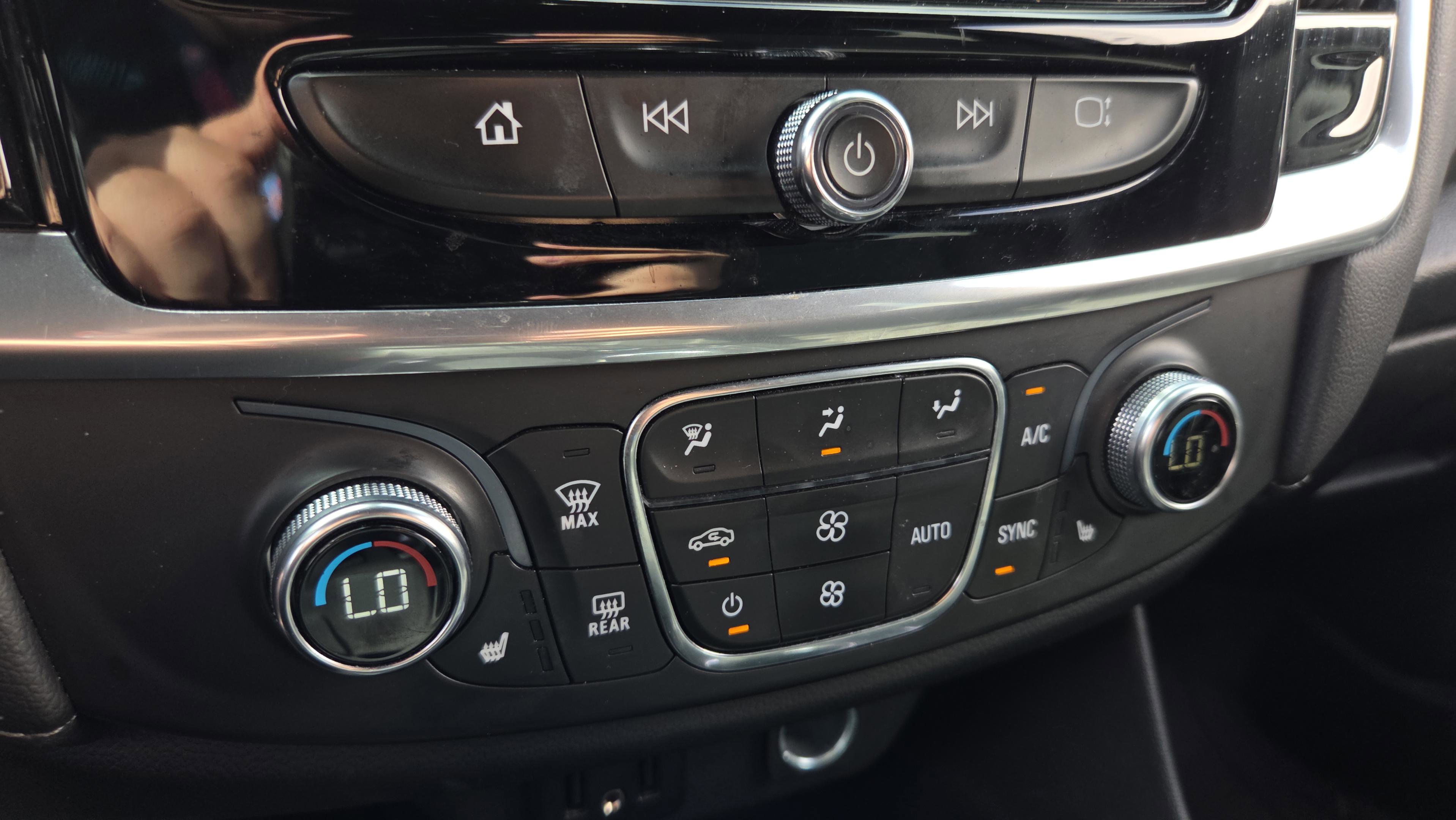 Certified 2023 Chevrolet Traverse LT FWD image 20