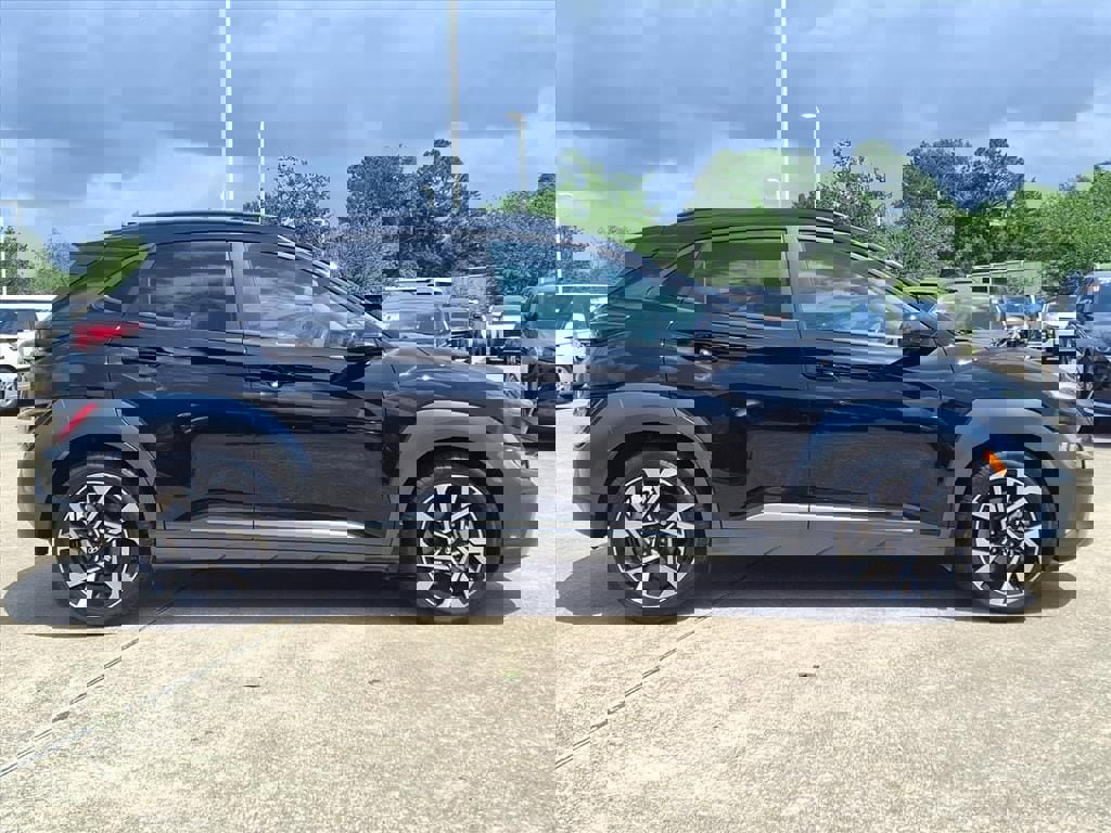 Used 2022 Hyundai Kona Limited w/ Winter Weather Package image 8