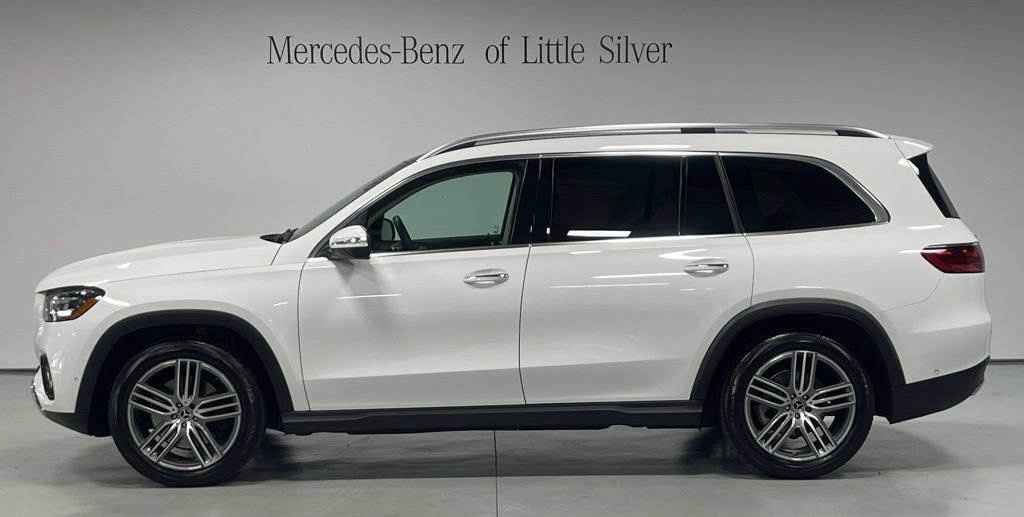 Used 2024 Mercedes-Benz GLS 450 4MATIC image 2
