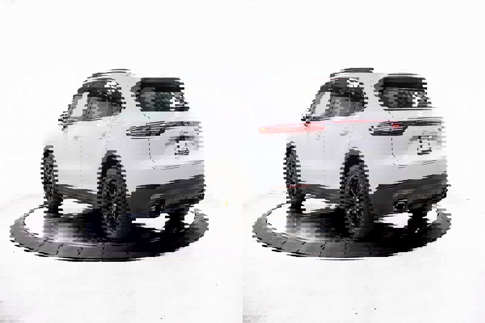 Certified 2023 Porsche Cayenne image 3