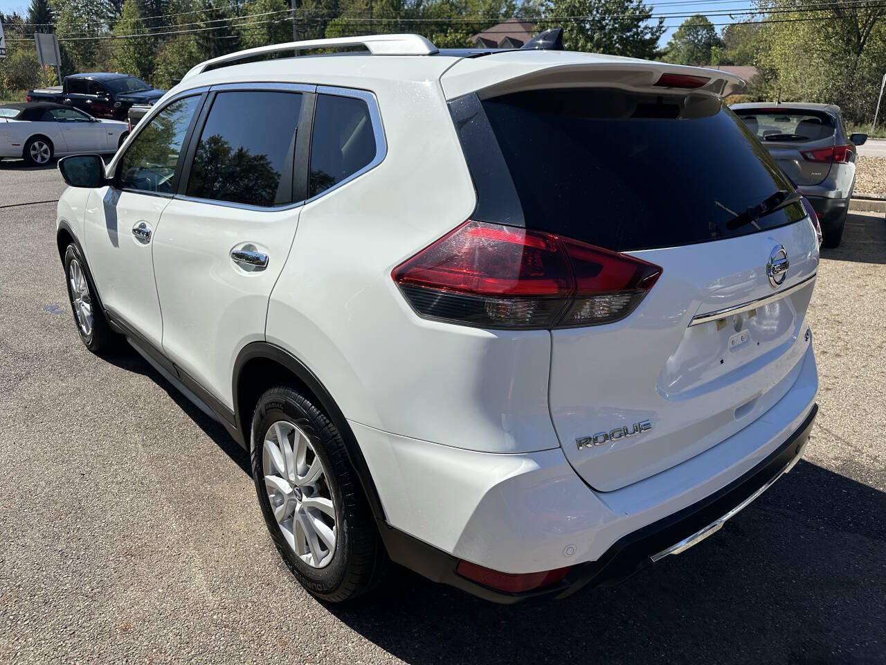 Used 2019 Nissan Rogue SV FWD image 4