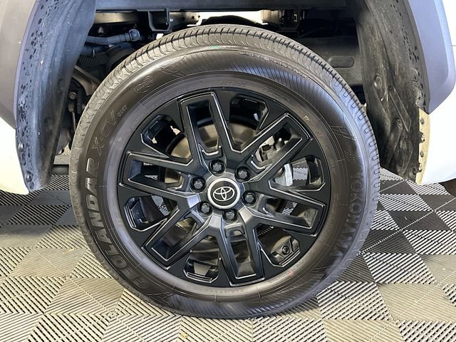 Used 2024 Toyota Tundra Limited image 29