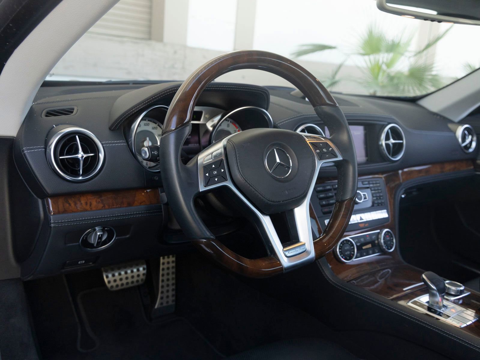 Used 2014 Mercedes-Benz SL 550 image 16