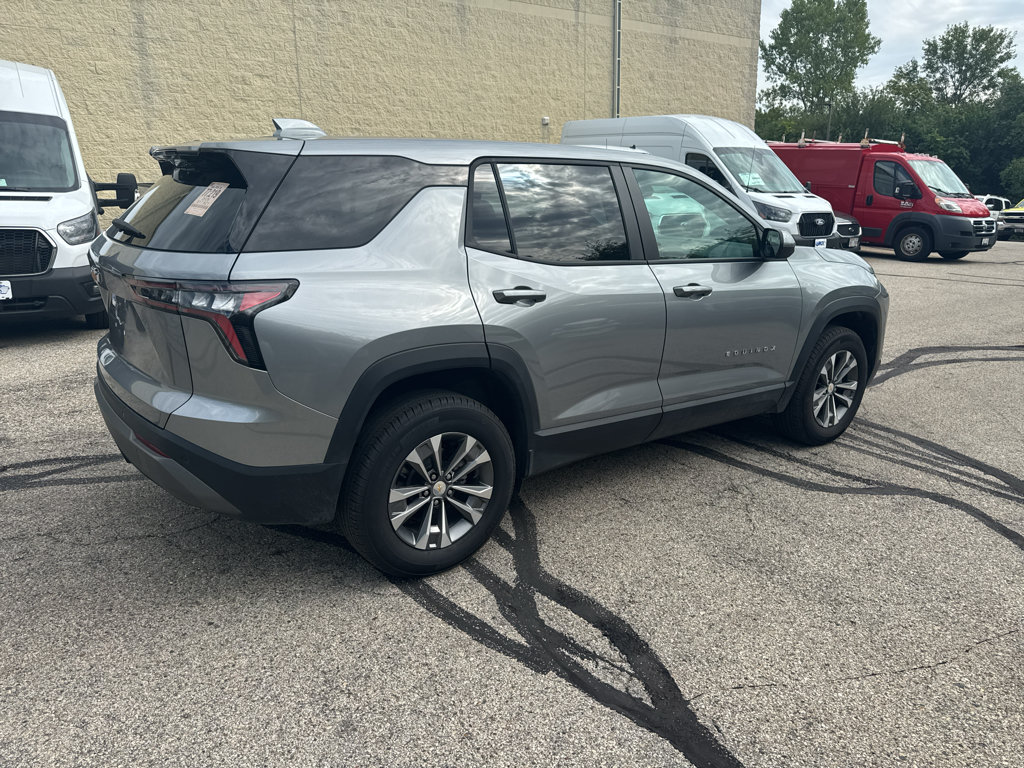Used 2026 Chevrolet Equinox LT AWD/4WD image 8