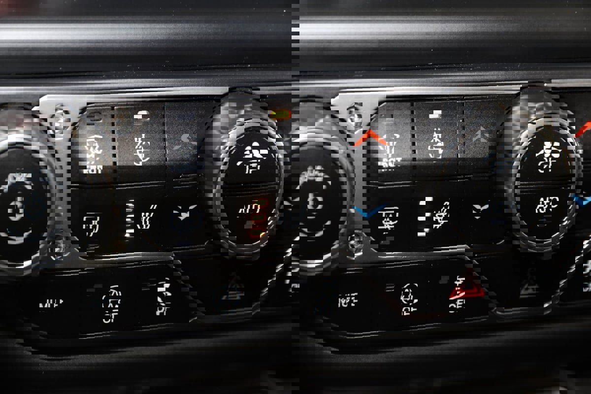 Used 2020 Jeep Gladiator Rubicon w/ Dual Top Group image 8