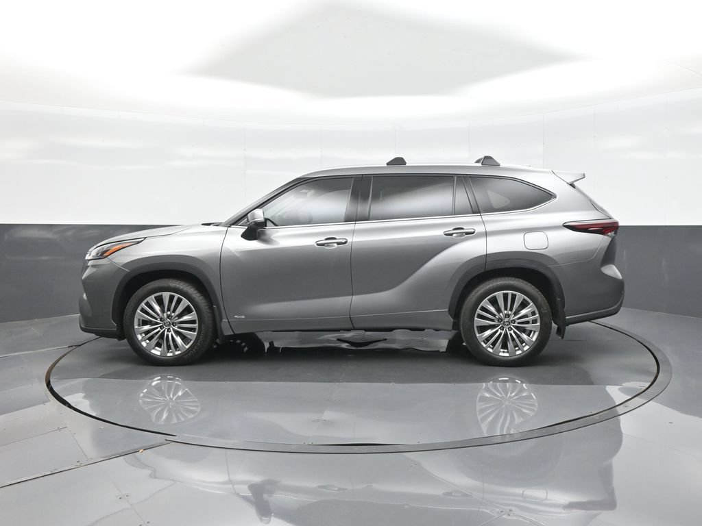 Certified 2026 Toyota Highlander Platinum AWD/4WD image 4