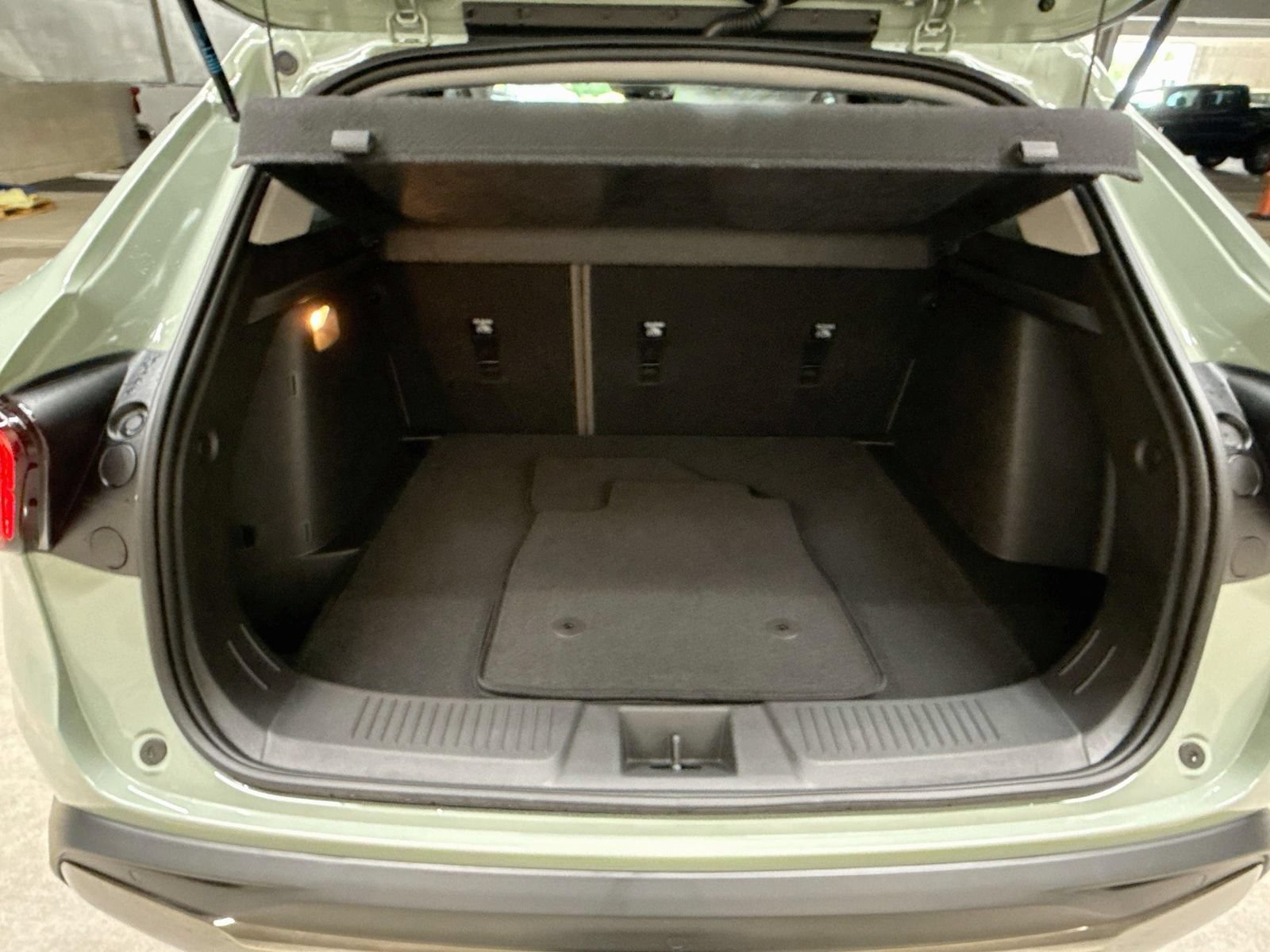 New 2026 Chevrolet Trax ACTIV w/ Sunroof Package FWD image 29