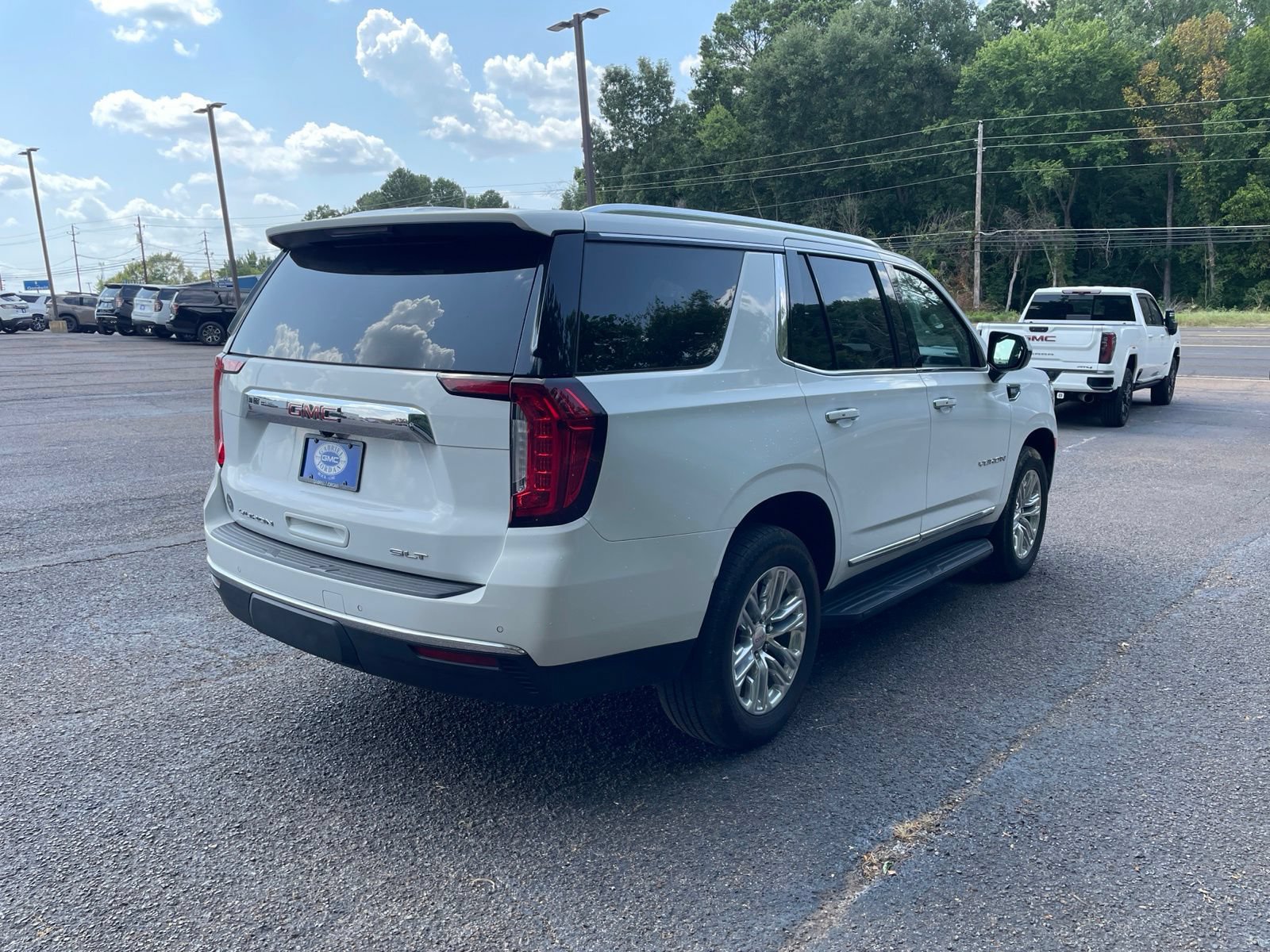 Used 2024 GMC Yukon SLT AWD/4WD image 7
