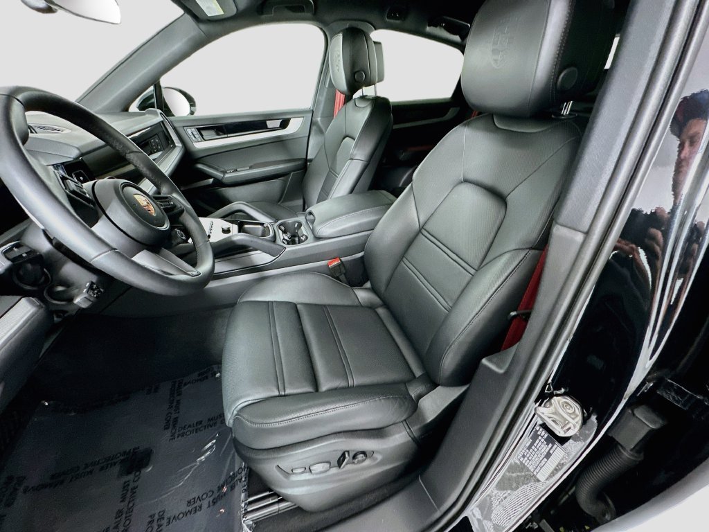 Certified 2026 Porsche Cayenne Coupe AWD/4WD image 5