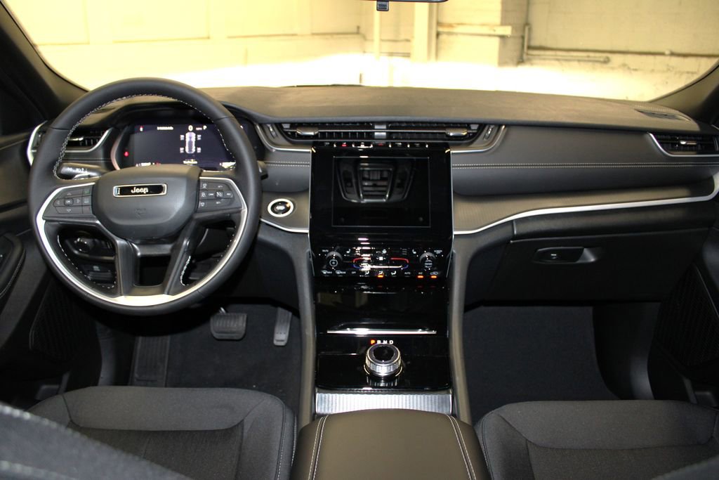 New 2025 Jeep Grand Cherokee Laredo w/ Luxury Tech Group I image 9