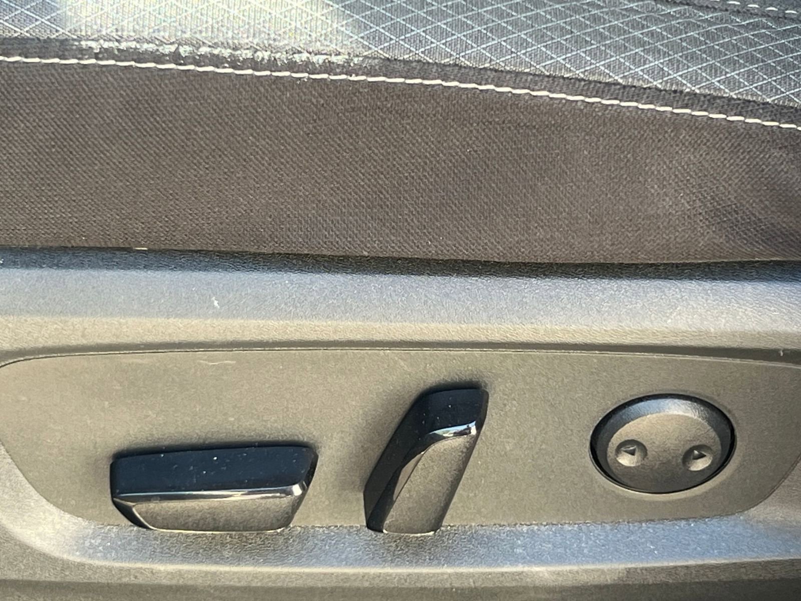 Used 2025 Nissan Pathfinder SV image 20