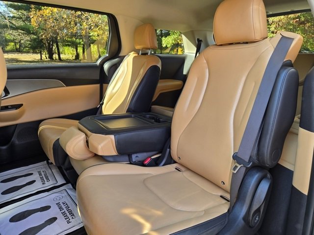 Used 2024 Kia Carnival LX image 19