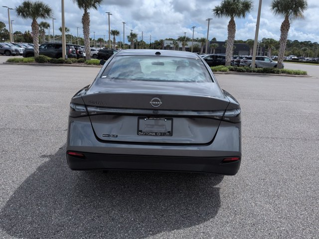 Certified 2027 Nissan Sentra SV w/ Floor Mat Package FWD image 5