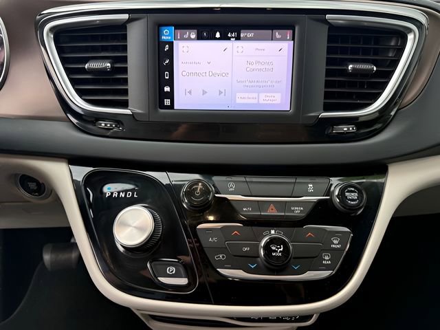 Used 2022 Chrysler Voyager LX FWD image 30